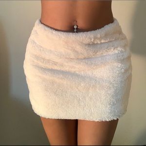 Forever 21 faux fur mini skirt